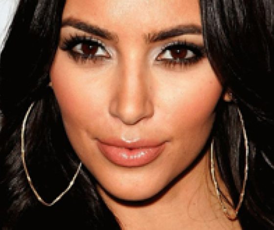 Фотосессия голой Ким Кардашьян в пустыне