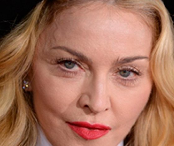 Новый скандальный поцелуй Мадонны