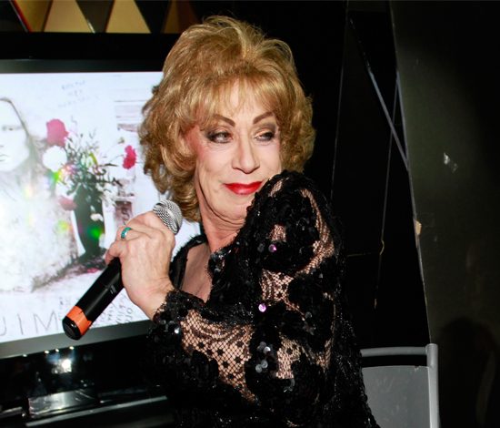 Умерла трансгендерная актриса Холли Вудлон