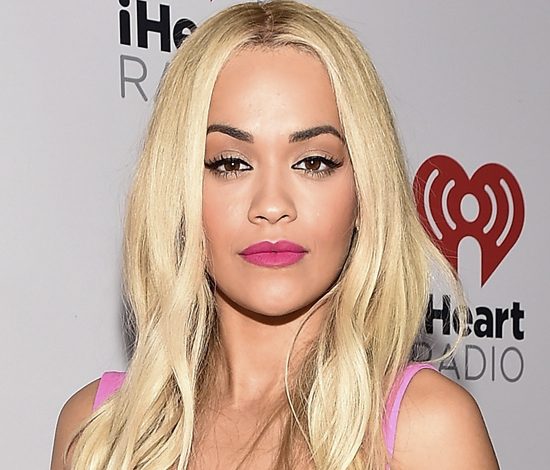 Рита Ора показала шикарное тело в купальнике