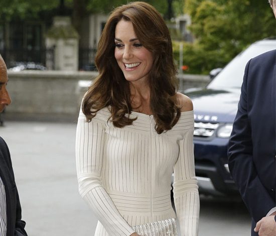 Голые плечи Кейт Миддлтон наделали шуму