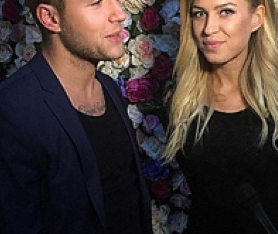 Дакота и Влад Соколовский показали свои обручальные кольца