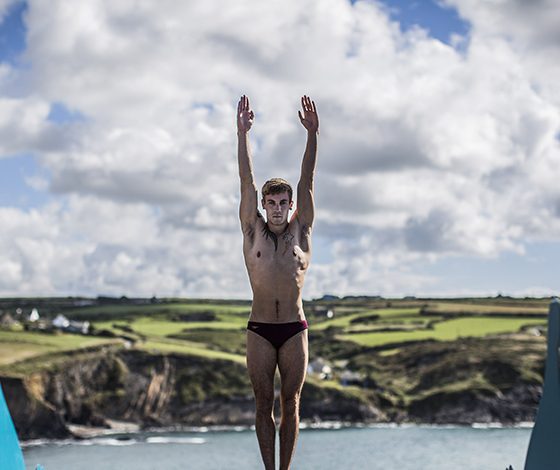 Под прыгуном в воду обрушилась вышка