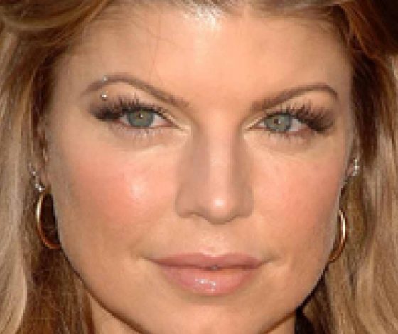 Ферги шокировала телом в купальнике