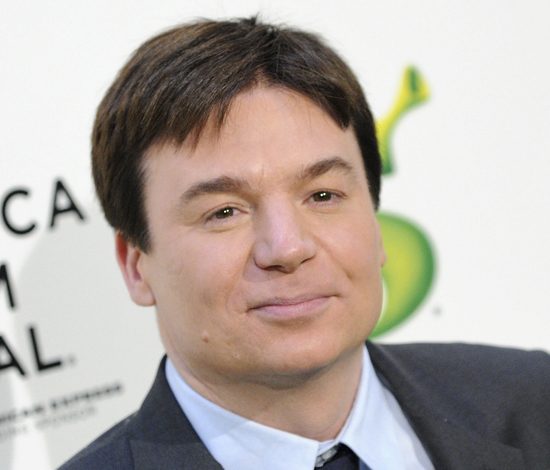 Майк Майерс показал новорожденную дочь