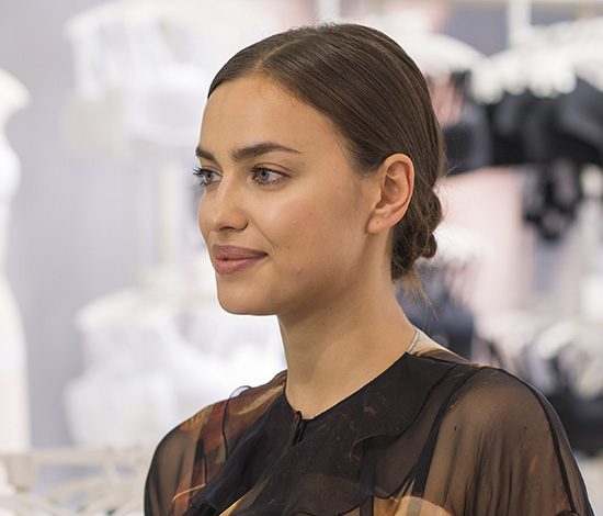 Она может и вот так: Ирина Шейк снова показала грудь