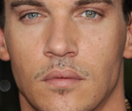 Джонатан Риc-Майерс попросил прощения у поклонников