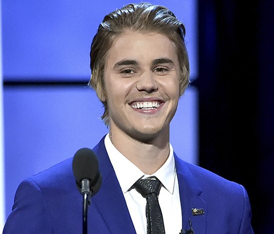 Джастин Бибер отдыхает с младшим братом и новой девушкой на яхте