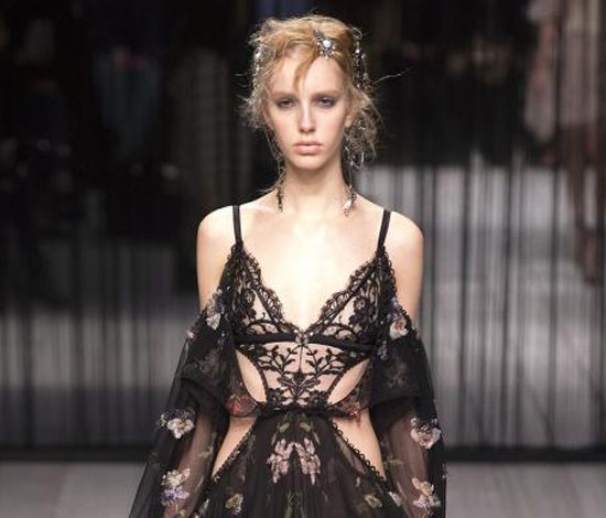 Неделя моды в Лондоне: показ Alexander McQueen