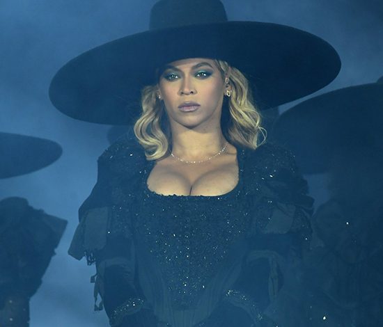 Рианна и Бейонсе против покемонов!