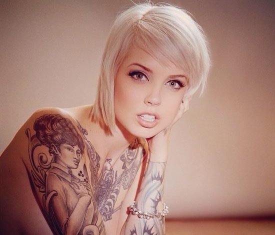 Женщина шокировала тем, что может делать со своей грудью