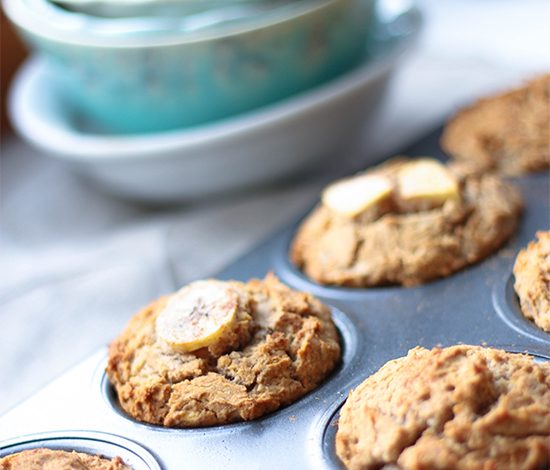 Рецепт: банановые маффины с яблочным пюре