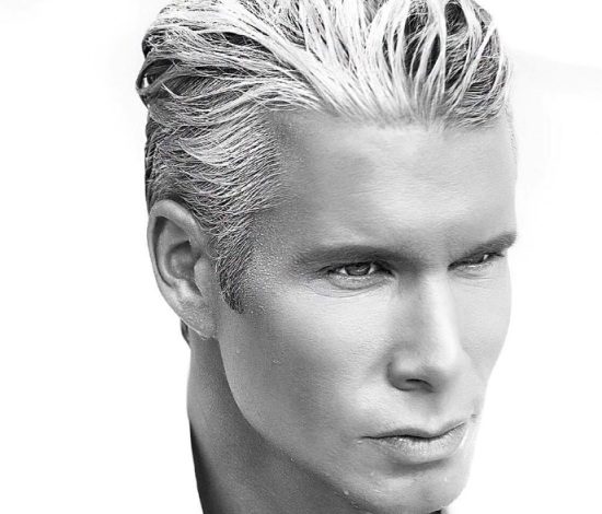 Человек-Кен ищет врача, который изменит ему нос