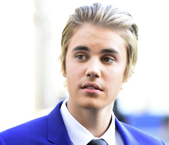 Не опять, а снова. Джастин Бибер упал на сцене!