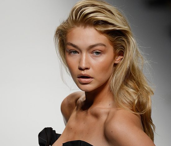 Самые яркие выходы Джиджи Хадид на подиум