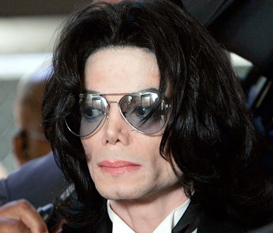 Шокирующие фото комнаты, в которой умер Майкл Джексон