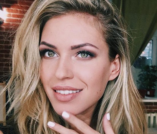 Сомнительная прическа Риты Дакоты