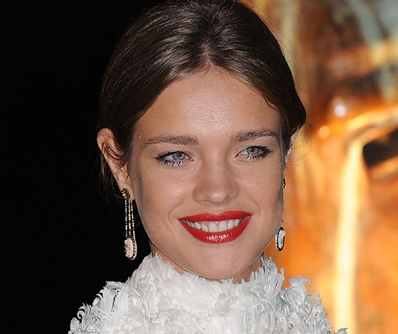 Наталья Водянова на подиуме спустя 3 недели после родов. Видео