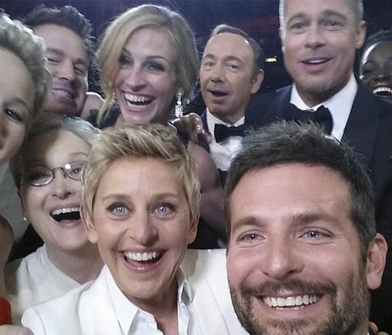 День селфи! Посмотри на самые смешные селфи звезд