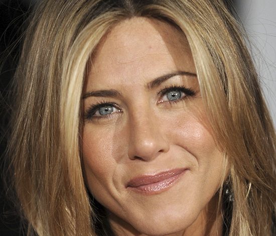 Дженнифер Энистон все-таки беременна? Новые фото