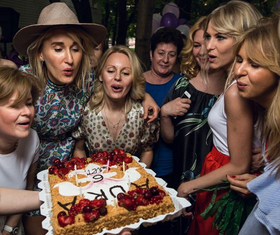 Стилист Ольга Рубец отметила день рождения своего салона