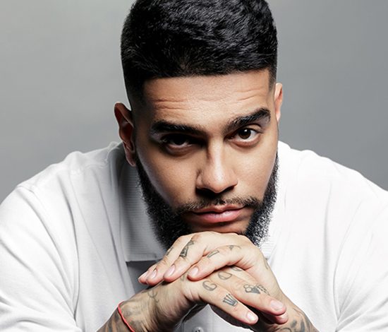 Тимати атаковали фанатки