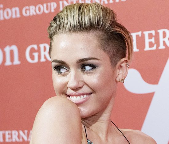 Майли Сайрус показала, как выглядела в детстве