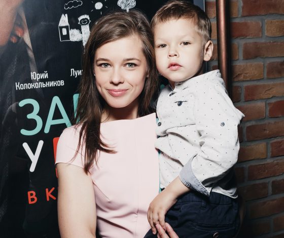 «Завтрак у папы»: Катерина Шпица вышла в свет с сыном