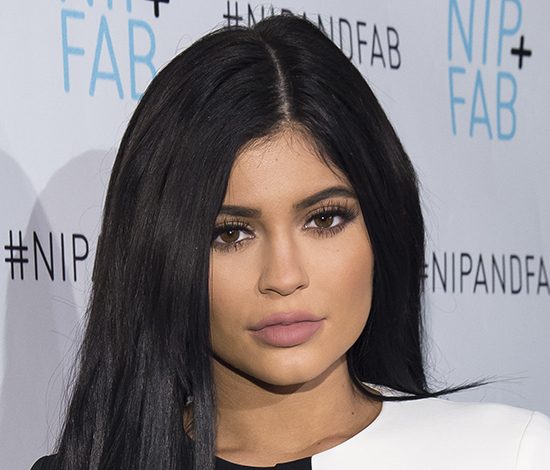 Кайли Дженнер: эксперименты с прической