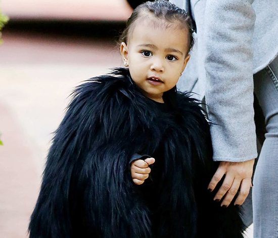 Дочке Ким и Канье 3 года: street style малышки