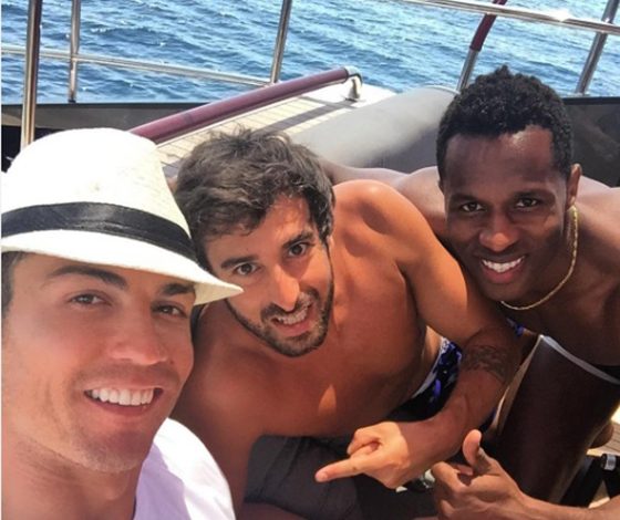 Как развлекаются футболисты?