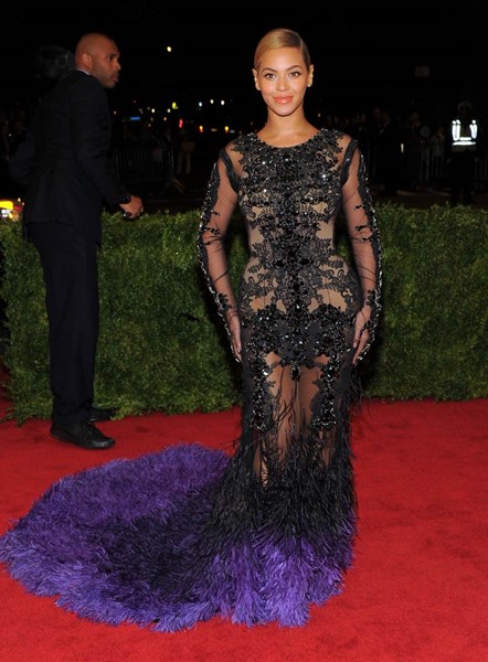 Бейонсе в платье Givenchy — 2012 год