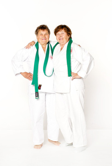 Нина Мельникова (75) и Антонина Куликова (75) в возрасте 70 лет открыли для себя айкидо. Теперь они занимаются по три часа дважды в неделю и не пропускают ни одной тренировки!