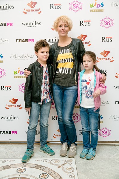 Екатерина Волкова с сыном Богданом и дочкой Александрой