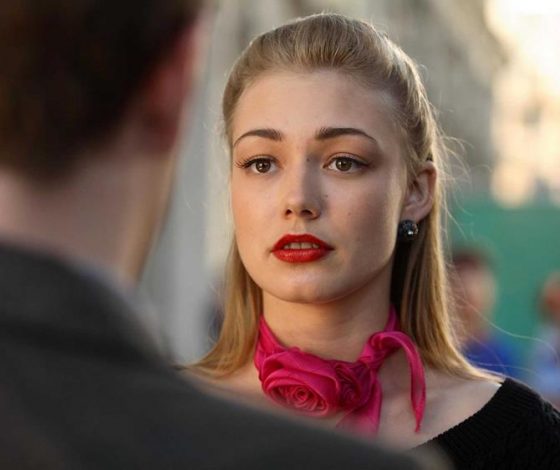 Беременная Оксана Акиньшина вышла в свет