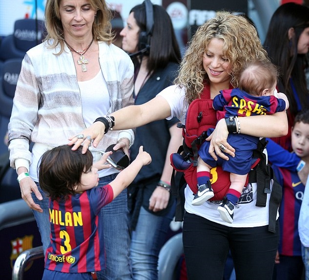 Шакира с детьми (Фото: Getty Images)