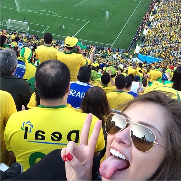 Модель Габриэлла Лензи (20), возлюбленная нападающего футбольного клуба Barcelona и сборной Бразилии Неймара (22).