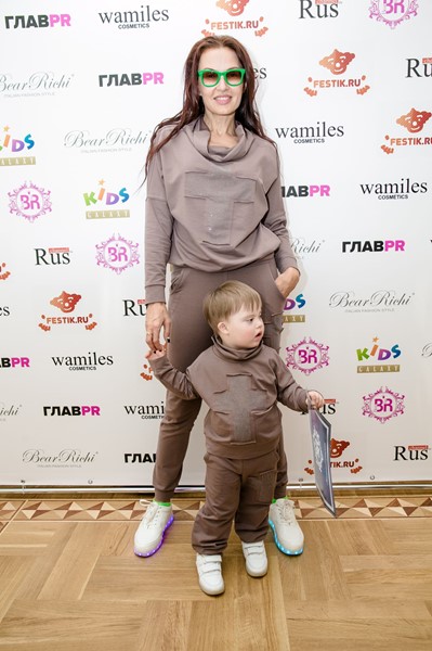 Эвелина Блёданс с сыном Семёном
