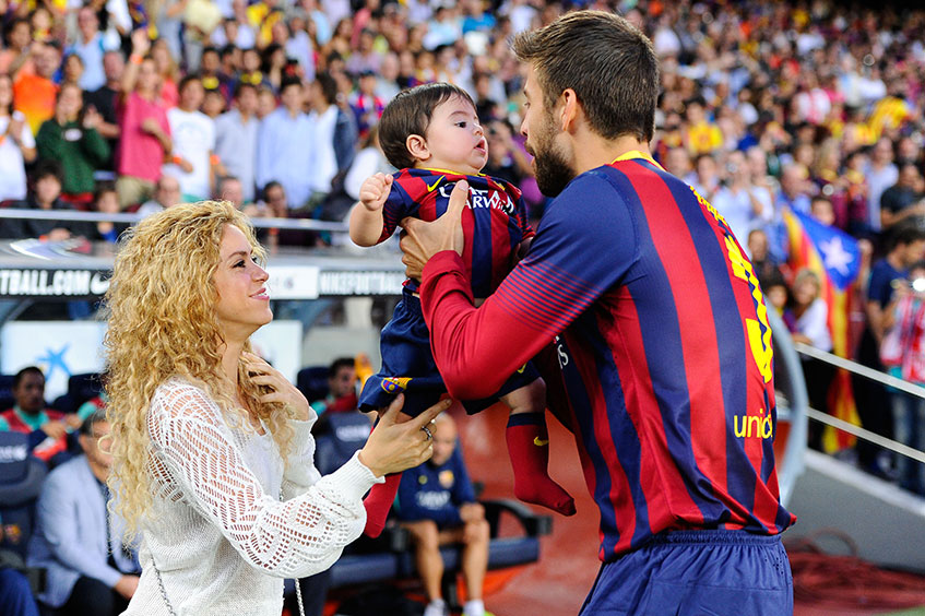 Певица Шакира (37), возлюбленная  защитника футбольного клуба Barcelona и сборной Испании Жерара Пике (27).