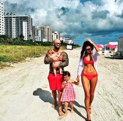 Рэпер Джиган (29) с супругой Оксаной Самойловой и детьми в Майами