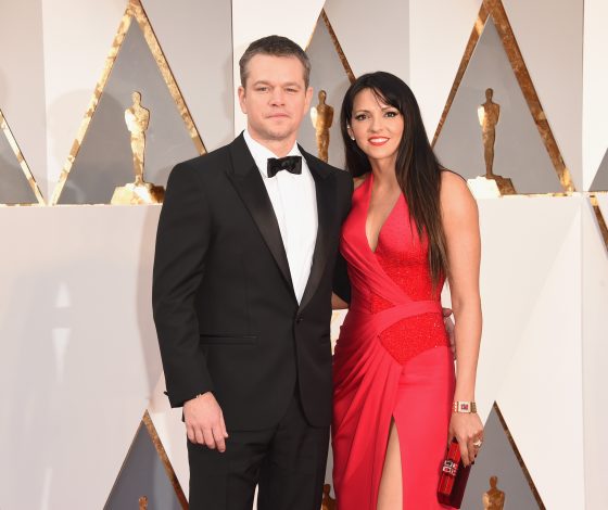 52-летний Мэтт Дэймон отдыхает на пляже вместе со своей женой