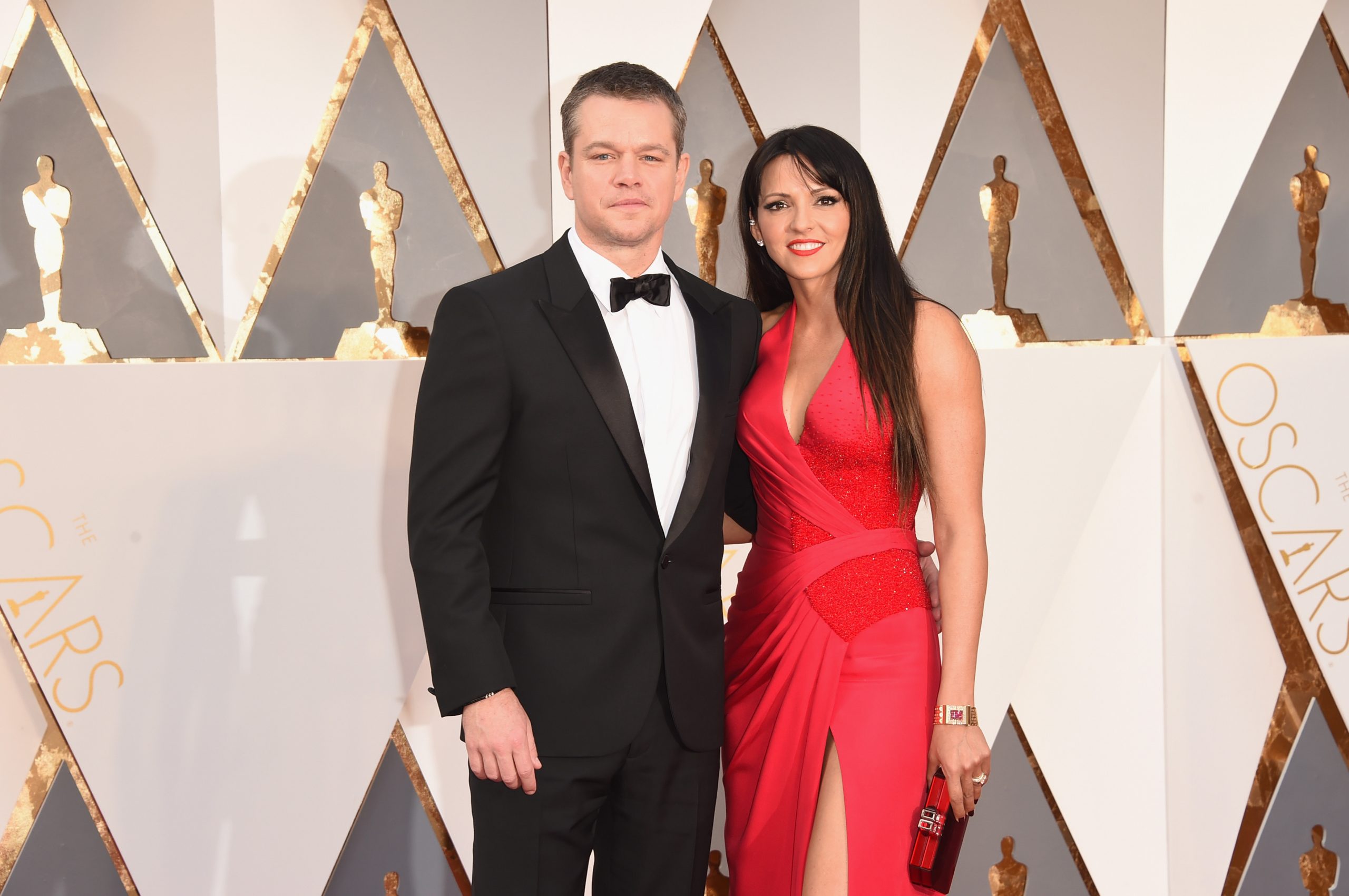 52-year-old Matt Damon is relaxing on the beach with his wife