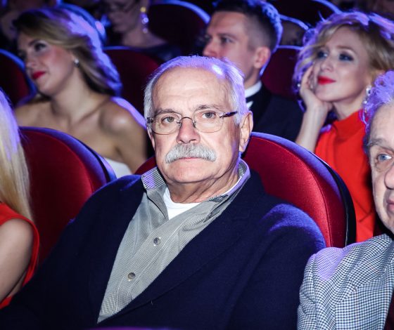 Страдаете от режима от 180 до 300 тысяч рублей за съемочный день: Никита Михалков озвучил гонорары отечественных артистов