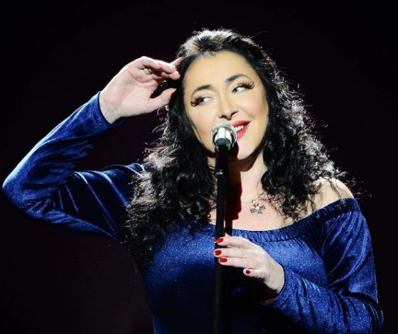 Лолита спустилась в метро и спела!