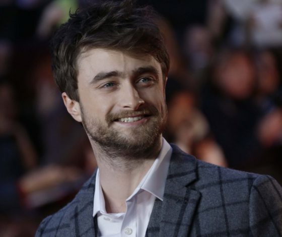 Вы его не узнаете: Дэниэл Рэдклифф кардинально перевоплотился для роли в фильме