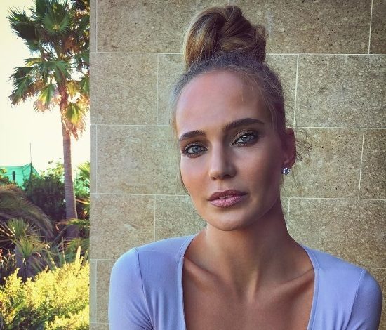 Тревел-косметичка Глюкозы за 40 тысяч рублей! Что возит с собой певица?