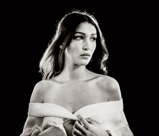 Белла Хадид оголила грудь. Смотри фото!