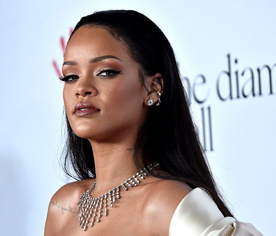 Как подруга Рианны издевается над певицей?