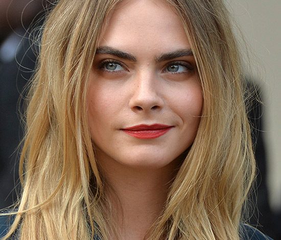 Кара Делевинь плачет каждый день. Зачем?