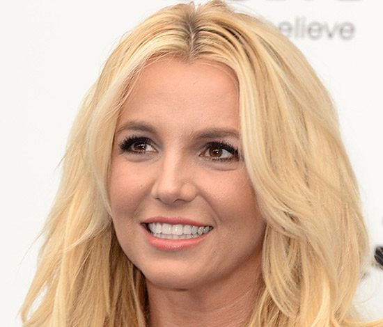 Что нового у Бритни? Песня и танец в спальне